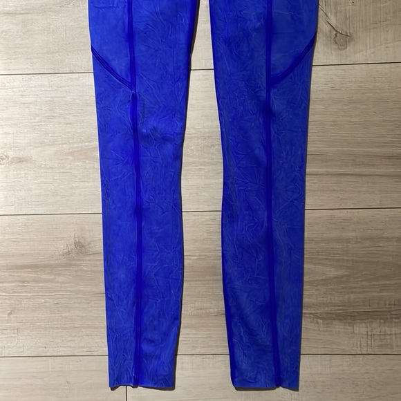 Lululemon Fast and Free High Rise Tight 25"  Ice Wash Cerulean Blue size 2 - Picture 3 of 7